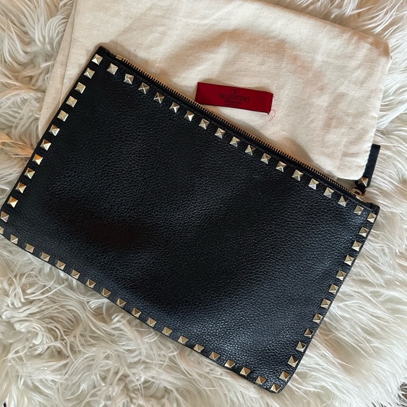 Authentic Valentino Rockstud Pouch - Picture 2 of 3